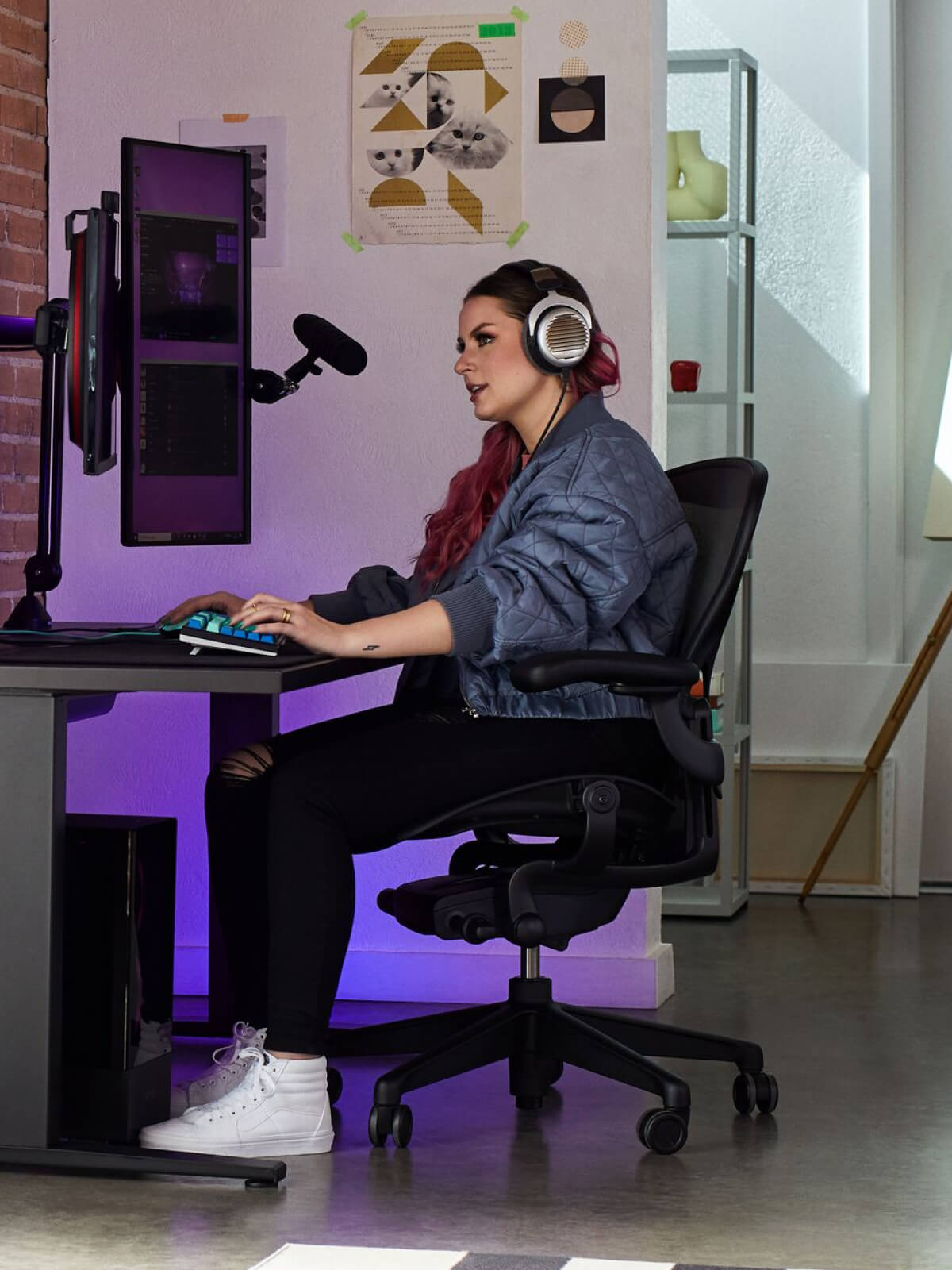 Electra gaming sat on Aeron in onyx black with Nevi gaming desk in black and Ollin Monitor arm