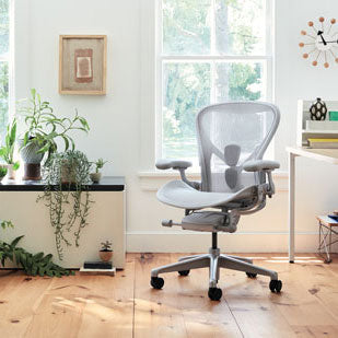 Home office setting with Aeron office chair in mineral white in front of white OE1 fixed height desk